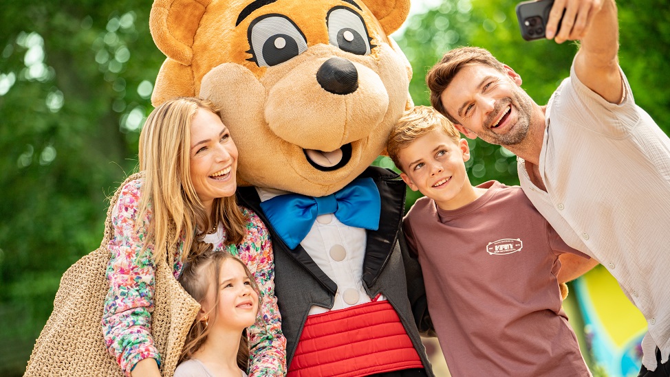 Meet & Greet mit Muckel, dem Maskottchen des Taunus Wunderlandes, ein toller Freizeitpark ca. 30 Minuten vom Hotel entfernt. Foto: Taunus Wunderland